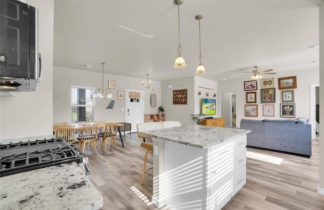 Photo - 1004 Village Dr