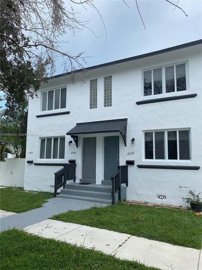 Building Photo - 2352 SW 26th Ln