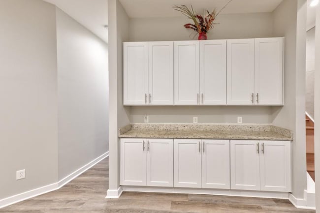 Photo - 614 Larchmont Dr NW Unit 1