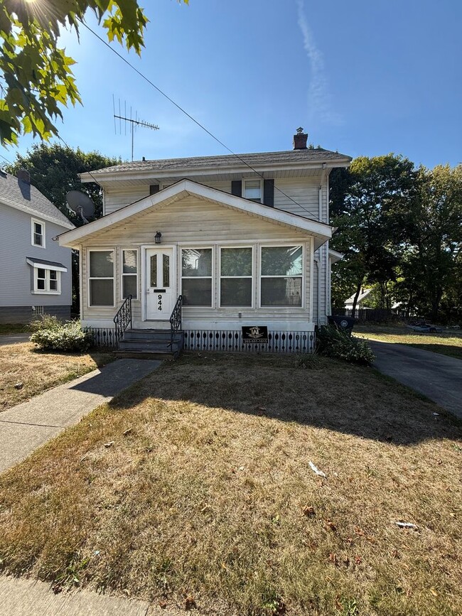 Building Photo - Single Family 3 bedroom