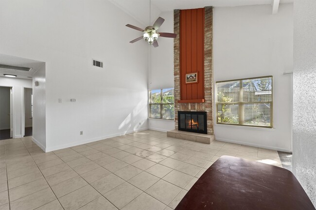 Photo - 7715 Candlegreen Ln