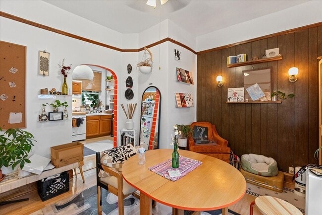 Photo - 2507 N Sawyer Ave Unidad 1R