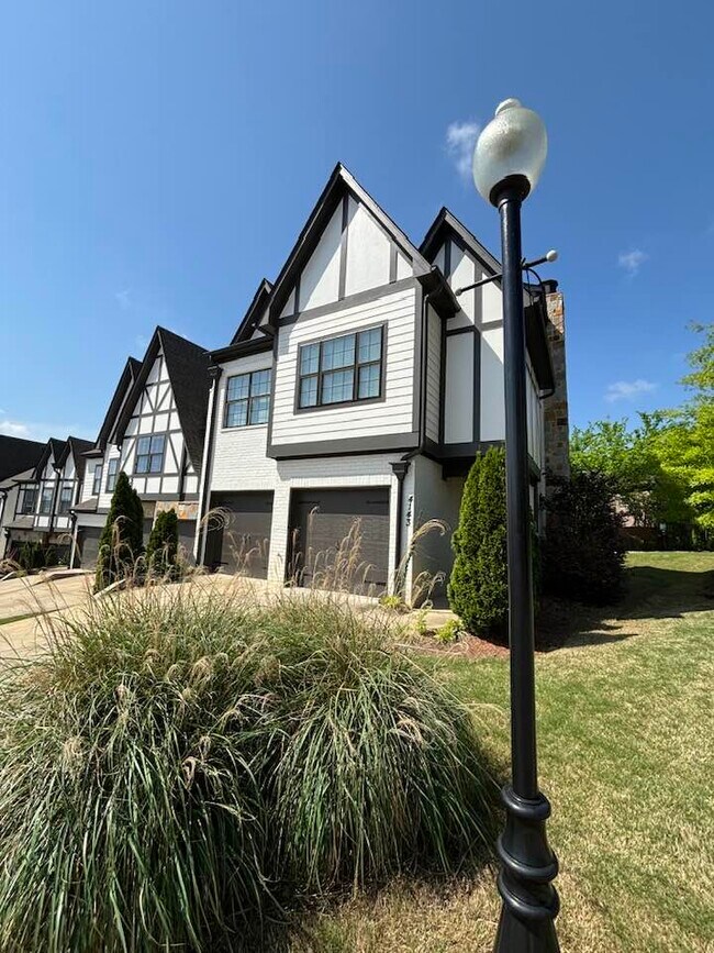 4143 Lennox Wy