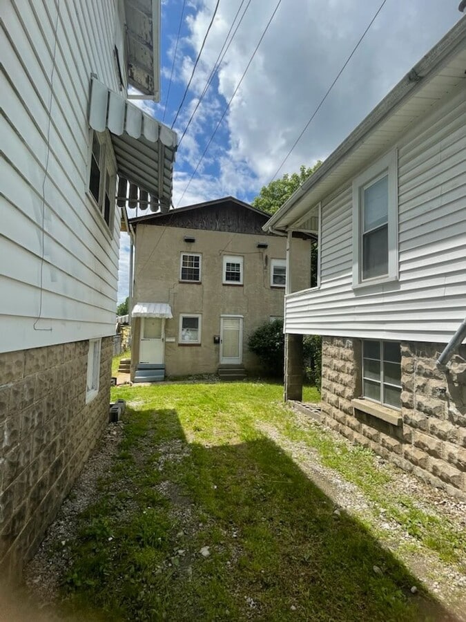 2331 1/2 Washington Street West - 2331 1/2 Washington Street West Unit Apartment B