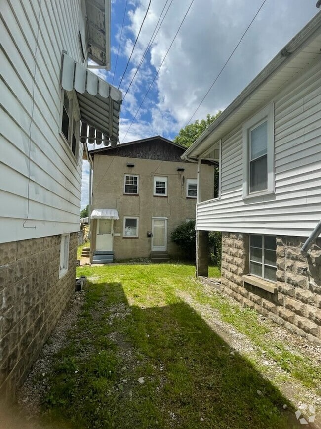 Building Photo - 2331 1/2 Washington Street West Unit Apartment B