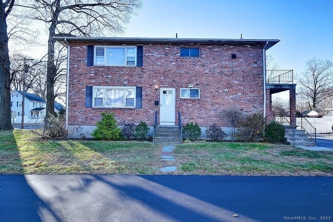 Building Photo - 139 Phyllis Dr