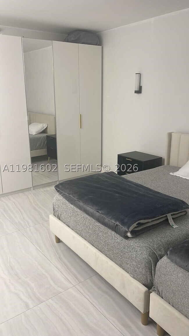 Photo - 19355 Turnberry Way Unit 5L