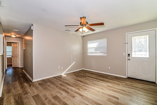 Photo - 218 Woodmere Blvd