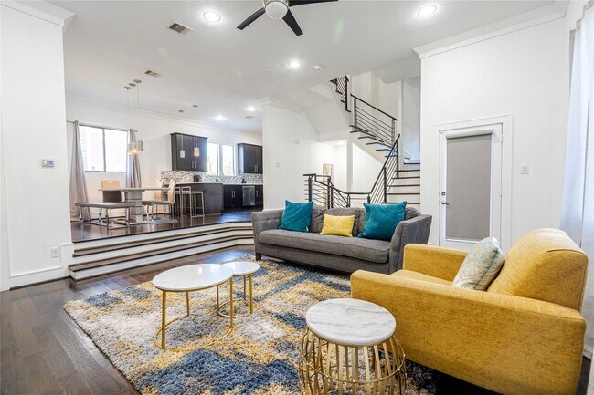 Building Photo - 1205 Summer St Unit B