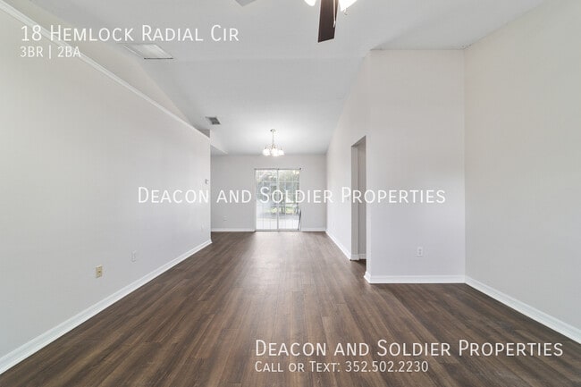 Photo - 18 Hemlock Radial Cir