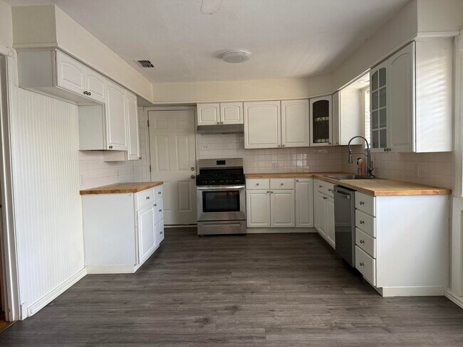 Photo - 3605 42nd St