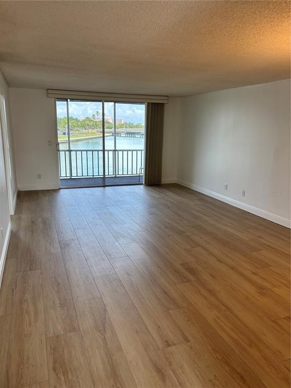 7405 Bay Island Dr S Unidad 220