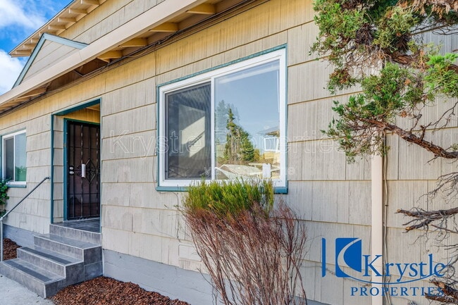 Building Photo - 155 W I St Unit 3