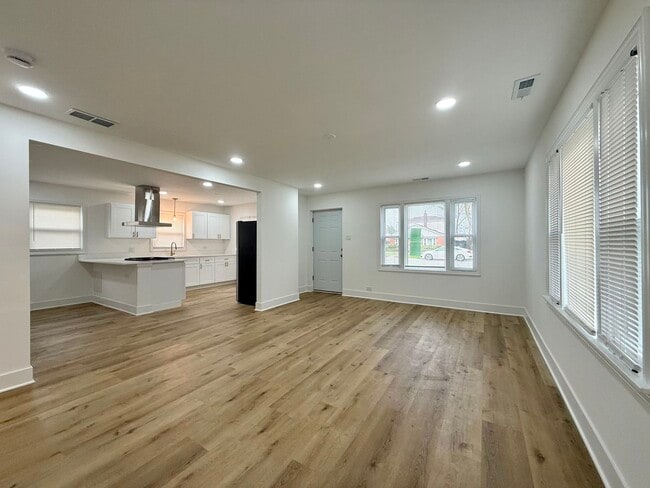 Photo - 14916 Langley Ave