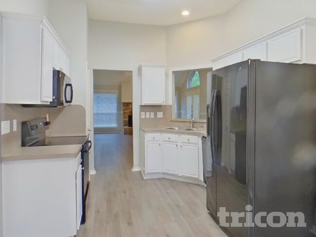 Photo - 229 Willow Creek Dr