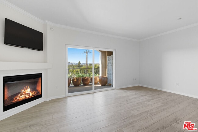 Building Photo - 3401 S Bentley Ave Unit 306 Rental