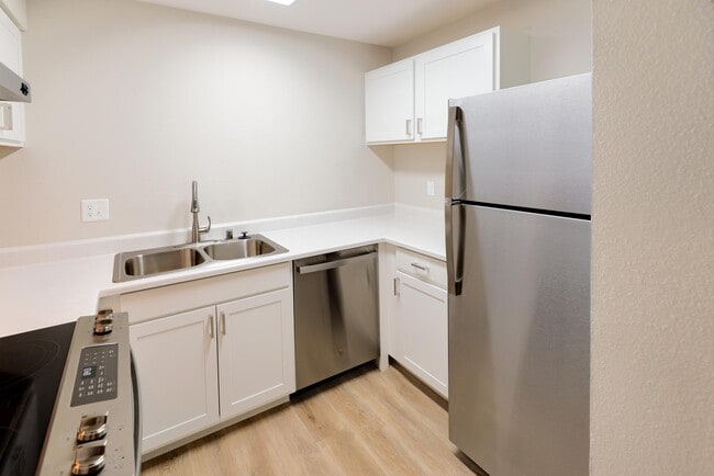 Riverside Park Apartments