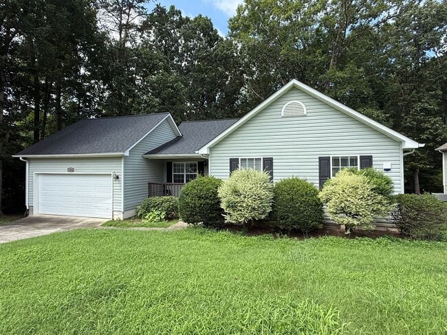 Photo - Spacious 3 Bedroom, 2 Bath Home with Garag...