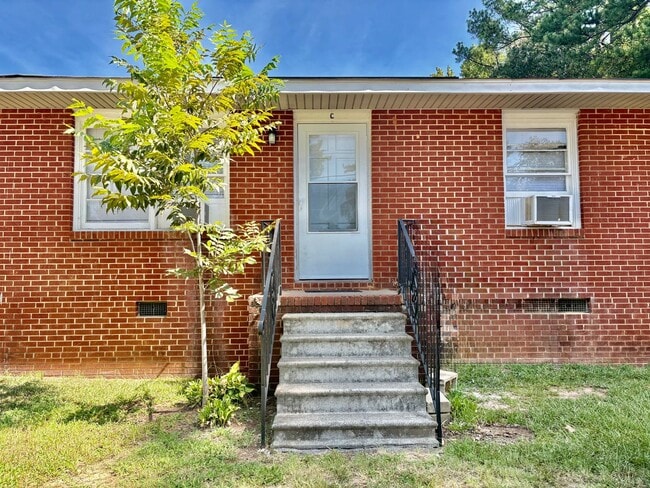 Building Photo - 301 Shelden Dr Unit C