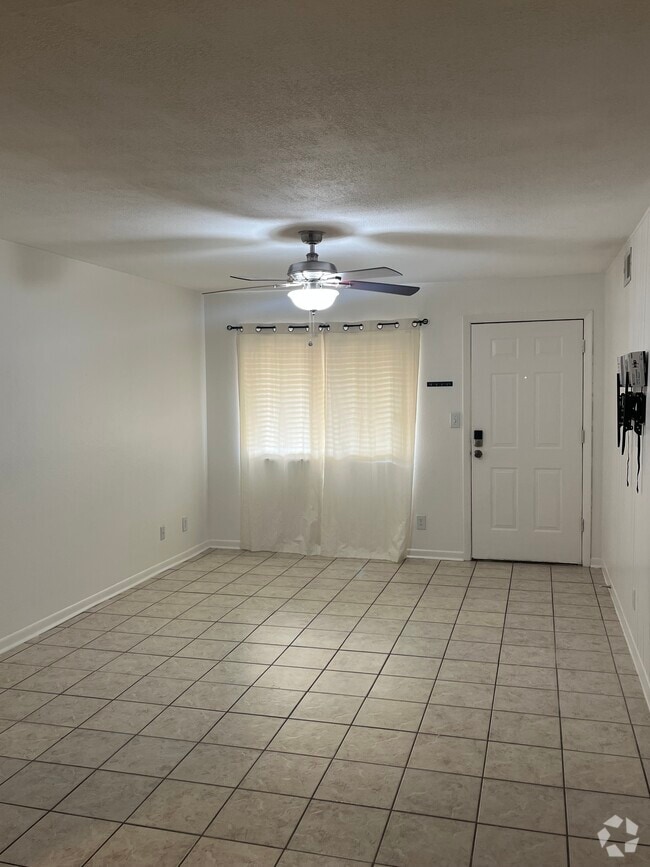 Building Photo - 403 Hayden Rd Unit 213 Rental