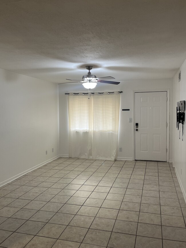 Photo - 403 Hayden Rd Unidad 213 Rental