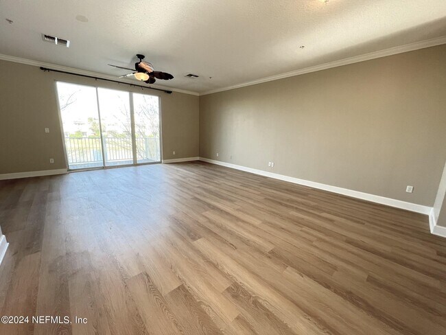 Photo - 4462 Ellipse Dr