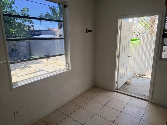Photo - 3620 NW 19th St Unidad 3