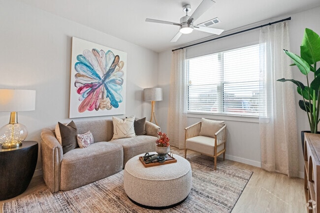 1BR, 1BA - 678SF - Living Room - Prose Canopy