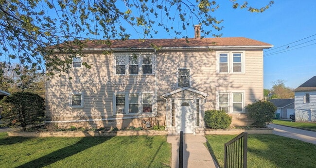 Building Photo - 607 Walnut St Unit 4