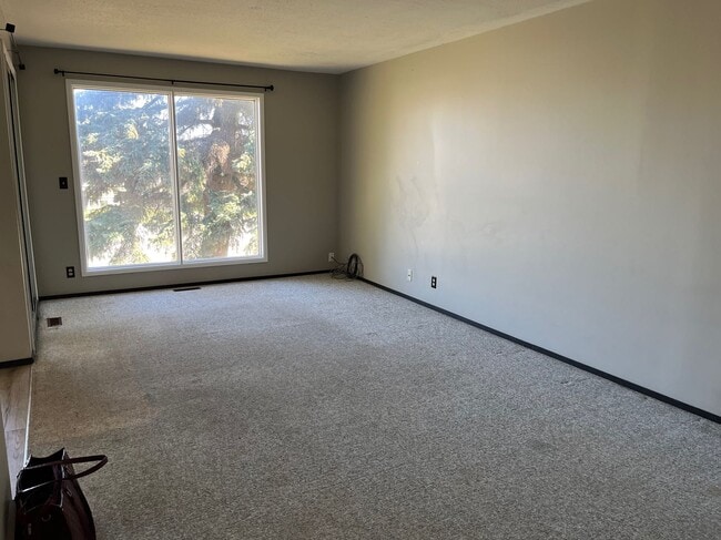Photo - 3 Bed 1.5 Bath Unit in Olds, AB Unit 14