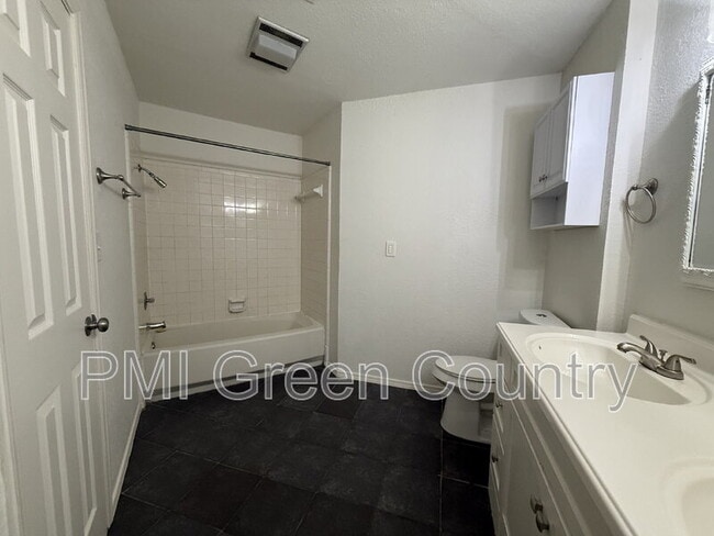 Photo - 3903 W 105th St S