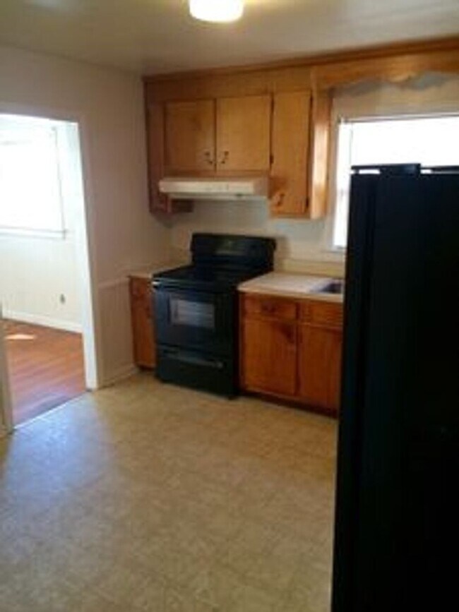 3 bedroom house in Fulton Hill! Laundry, C... Rental House Rental in