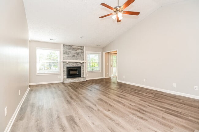 Photo - 923 River Rock Dr