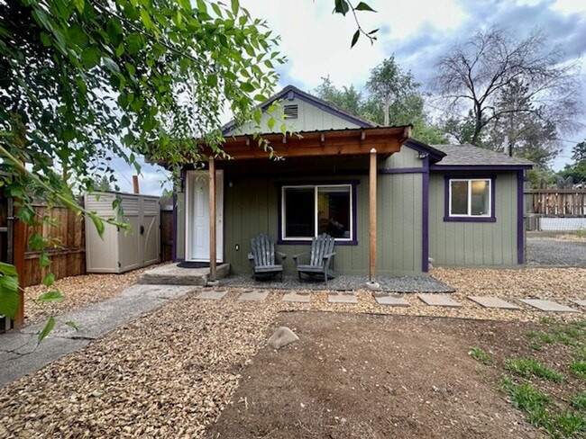 Building Photo - Great one bedroom unit in mid-town!  A mus... Rental