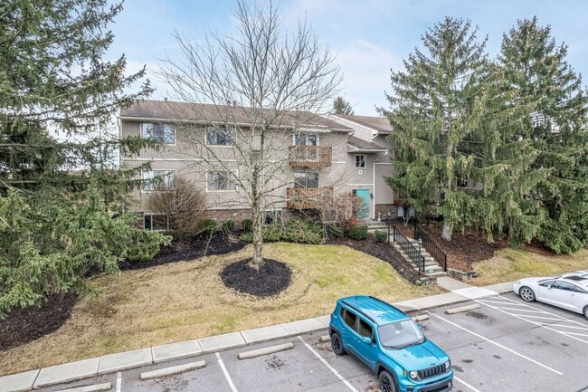 Photo - Welcome to your new condo in Walden Woods, located within the sought-after West Allegheny School ...