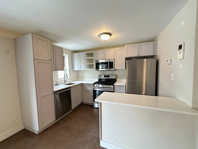 Building Photo - 327 Van Brunt St