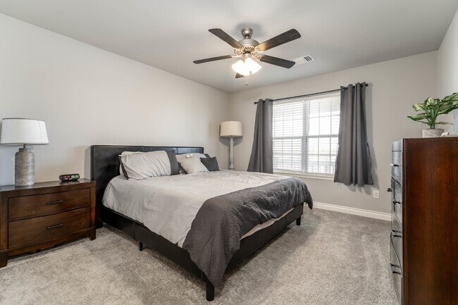 Photo - Stunning home in Choctaw