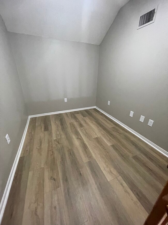 Área del altillo - 402 Lee Dr Unidad 7D