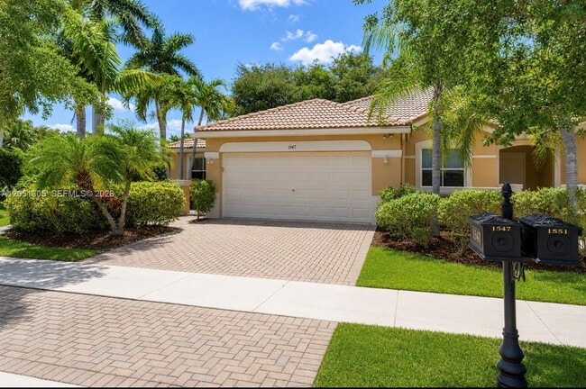 Photo - 1547 Zenith Way