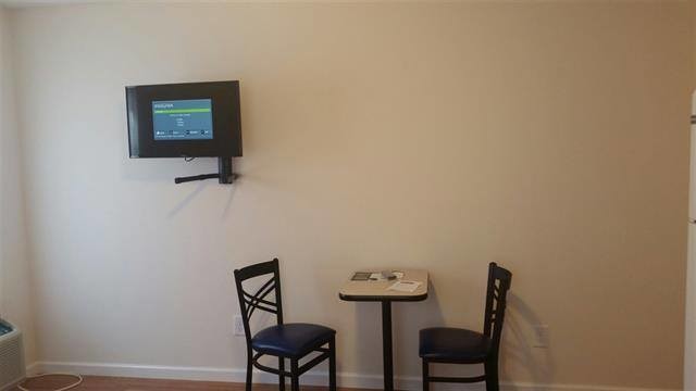 Televisor de pantalla plana de 32&nbsp;pulgadas - Charleston Squares Apartments