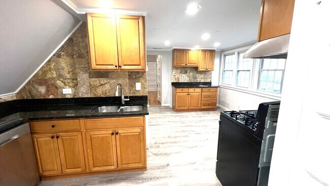 Building Photo - 131 Josephine Ave Unit 3 Rental