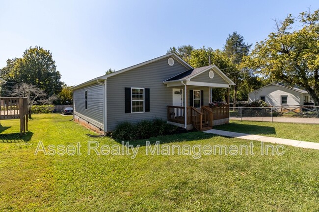 Photo - 524 Midlake Dr NE