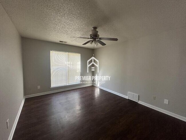 Photo - 2187 Curbertson Cove