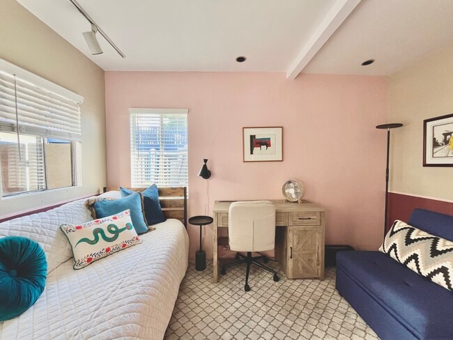 Photo - 726 Palm Dr