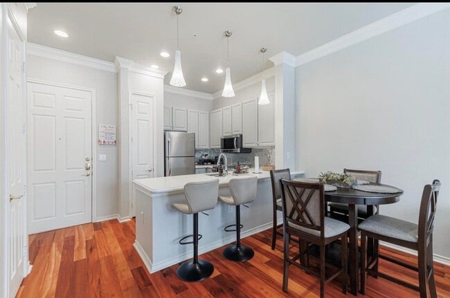 Building Photo - 2400 McCue Rd