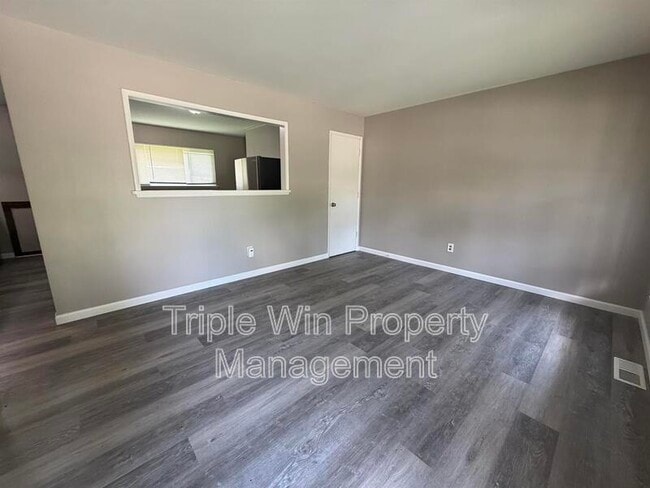 Photo - 7250 Howdershell Rd