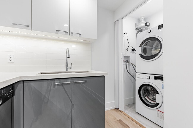 Photo - 201 Sherbourne St