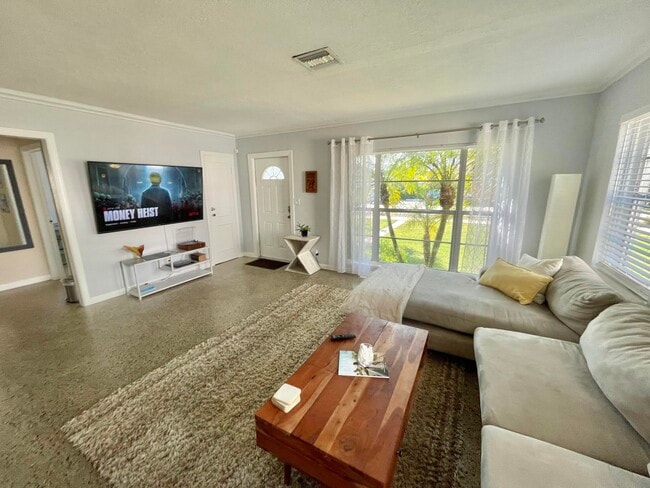 Photo - 803 NE 7th Ave