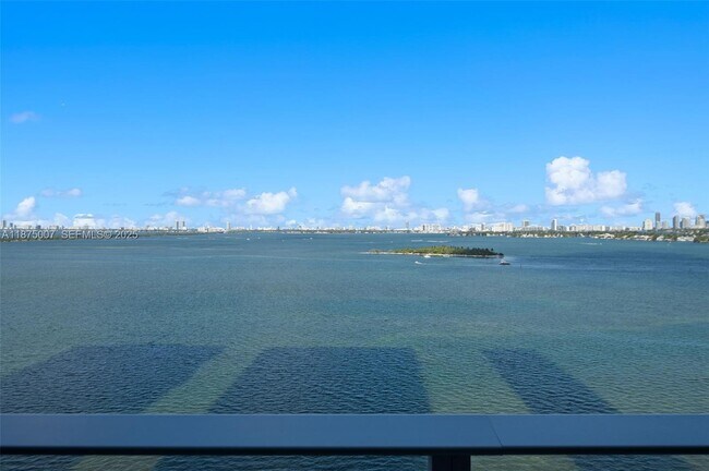 Building Photo - 700 NE 24th St Unit 4504