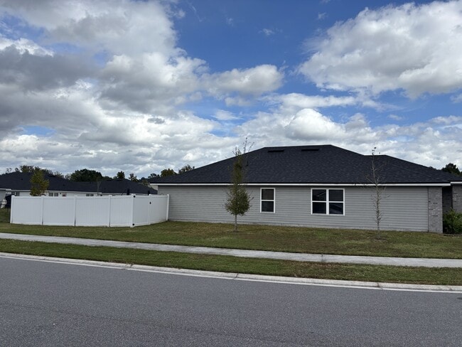 Photo - 9835 Olivia St